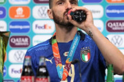 ◆EURO◆会見席に現れた伊代表DFボヌッチは「もっとパスタを食え！」と一言言ってグビッとコーラを飲み干した