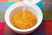 袋麺をパウチ系だと疑わずに、鍋で煮ること数分。