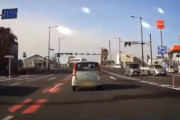 【動画】老人車と若者車が信号で追突、この場合どちらが悪いか論争に