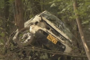 山道を走行していた軽自動車が転落し2人死亡