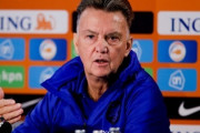 オランダ代表ファンハール監督、古巣バルサに苦言「バルセロナは悪いときに外国人のせいにする」