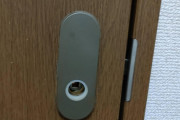 【画像】助けて！！扉のノブが外れて家から出れなくなった【至急】