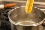 パスタをレンチンしたら頑丈なわらじの錬成に成功