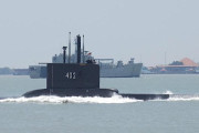 インドネシア海軍潜水艦、潜行中に消息不明に　ドイツ製･韓国で改修した旧式艦、乗員53人の安否は