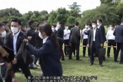 兵庫県警、安倍氏銃撃受けた要人警護訓練を実施…大声で叫んで鞄から銃を取り出した不審者を一斉に制圧！