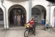 【悲報】仮面ライダーさん、いつの間にかバイクを捨てる