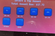 アメリカのセルフレジ「チップください」