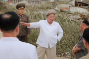 【北朝鮮】金正恩氏、台風９号被災地視察　千世帯家屋被害