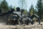 「レオパルト2」戦車改造の地雷除去車両をウクライナへ供与 …フィンランドが独自開発！