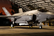 オーストラリア空軍基地で翼を休める空自F-35Aステルス戦闘機！