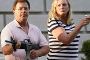 【BLM運動】私有地に押し入ってきたデモ隊を銃で威嚇した夫婦、銃の違法使用で訴追される