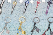 【FGO】神聖円卓領域キャメロットをモチーフにした武器キーホルダーが予約開始！！　これは厨二心がくすぐられるぞ！
