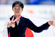 「昌磨くんがいたお陰で…」鍵山優真20歳が優勝後に語った宇野昌磨とコストナー・コーチへの感謝「五輪に向かってカロリーナさんと一緒に」