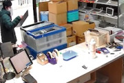 【動画】秋葉原の店舗からノートPCを万引きした若者の映像が公開される。