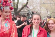 【画像】中国人美女、白人に圧勝してしまうｗｗｗｗｗｗｗｗｗｗｗ