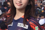 ◆Jリーグ◆「とんでも美女サポ」「セクシー」「AIかと」大宮のユニフォームを着たモデルに反響…実は選手のいとこ