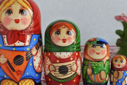 【マジ？】ウクライナ人「マトリョーシカくださいってウチ来るけどアレ、箱根が発祥なのよね。」