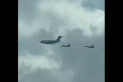 中国、新型空中給油機｢Y-20U｣がJ-16に給油を行いながら飛行する動画が登場