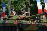 「西側から初の戦車」…フランスのマクロン大統領、ウクライナに偵察戦闘車AMX-10RCを供与へ！