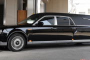 【黒塗りの高級車】全長なんと7m!!　世界初の新型センチュリー霊柩車を名古屋で発見