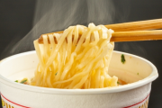 【健康】スープを飲まなければ「毎日カップラーメン」生活でも問題ないでしょうか？ お金がないので、なるべくカップラーメンで節約したいです…。