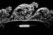 葛飾北斎の「神奈川沖浪裏」にインスパイアされた美しくゴージャスなティアラ