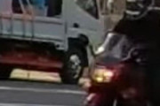 環七バイク右直事故。運転手は首が折れ即死 #動画 |  これ普通に生きてるぞ  |  赤＋矢印で行って良しの日本独自のシステムにも問題ある。
