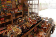 【謎】駄菓子屋の人ってどうやって生活してんのかなぁ