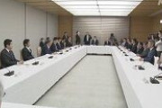 政府、中長期の在留資格外国人の新規入国順次認める方針決定