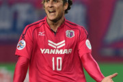 【悲報】フォルラン「日本に行ってジーコさんみたいに日本サッカー界に貢献するんだ！」