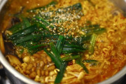 お前ら「辛ラーメンは味が薄い、辛いだけで旨味がない」←あのさぁ…