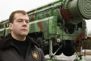 ロシアのメドベージェフ前大統領、千島列島に新型兵器を配備すると発言！