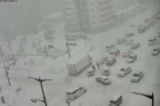 札幌市内、記録的な大雪で地獄絵図に…