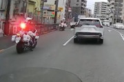 【動画】東京で白バイ隊員の立ちゴケが撮影されてしまうｗｗｗｗ