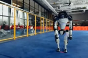 ロボットの進化がヤバ過ぎる！軽快なステップで踊り狂う映像が海外で話題に