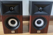 中古1万の古いスピーカーからJBLのスピーカーに買い替えた
