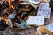 海外「ナチスかな？ロシア軍が占領地域でウクライナの本を押収して燃やす。ナチスの文学だと主張」