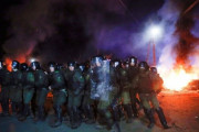 【ウクライナ】武漢退避者に反対する住民と警察が衝突、暴動状態に