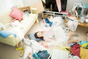 37歳の実家住み女性が“幼いおばさん”になったワケ。汚部屋でメイクするからとんでもない顔に…