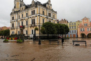ポーランド「助けて！洪水で町がこんなことになってしまってるの！」