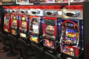 【悲報】ワイちゃん、スロットで6万負けた後ゲーセンでサラ番打ったら100円で超番長引く