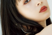 広瀬すずさん、雰囲気一変のクールな赤リップメイクに称賛「綺麗すぎてため息…」