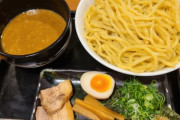 腹ペコワイ「お！つけ麺大盛りか！ええやん！」→