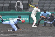 甲子園、土砂降りで八回表で中断　泥田状態でバットすっぽ抜け、内野ゴロは転がらず