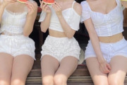 【画像】アイドルさん、お乳を寄せすぎて凄いことになる