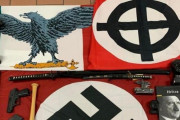 日本刀や「かぎ十字」の旗を押収、イタリアでネオナチ一斉摘発（海外の反応）