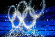 五輪閉会式の光の粒はただのCGで会場はずっと真っ暗でお通夜状態だった模様