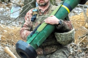 【観念しろプーチン】手持ち兵器「ジャベリン」に苦戦、抵抗を甘く見たロシア　小泉悠氏  【戦車不要論？舐めプ以前の問題】