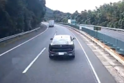 X民「最近、高速道路でこんな運転するやつ多すぎてマジで走りにくい！」→共感の嵐