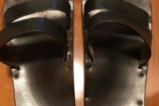 サンダル流行ってるけど大人の男がサンダル履くってダサくないか？